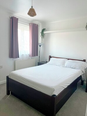 Iron/ironing board, WiFi, bed sheets, wheelchair access