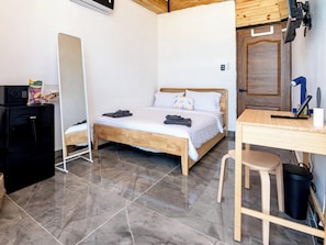 1 bedroom, in-room safe, desk, iron/ironing board