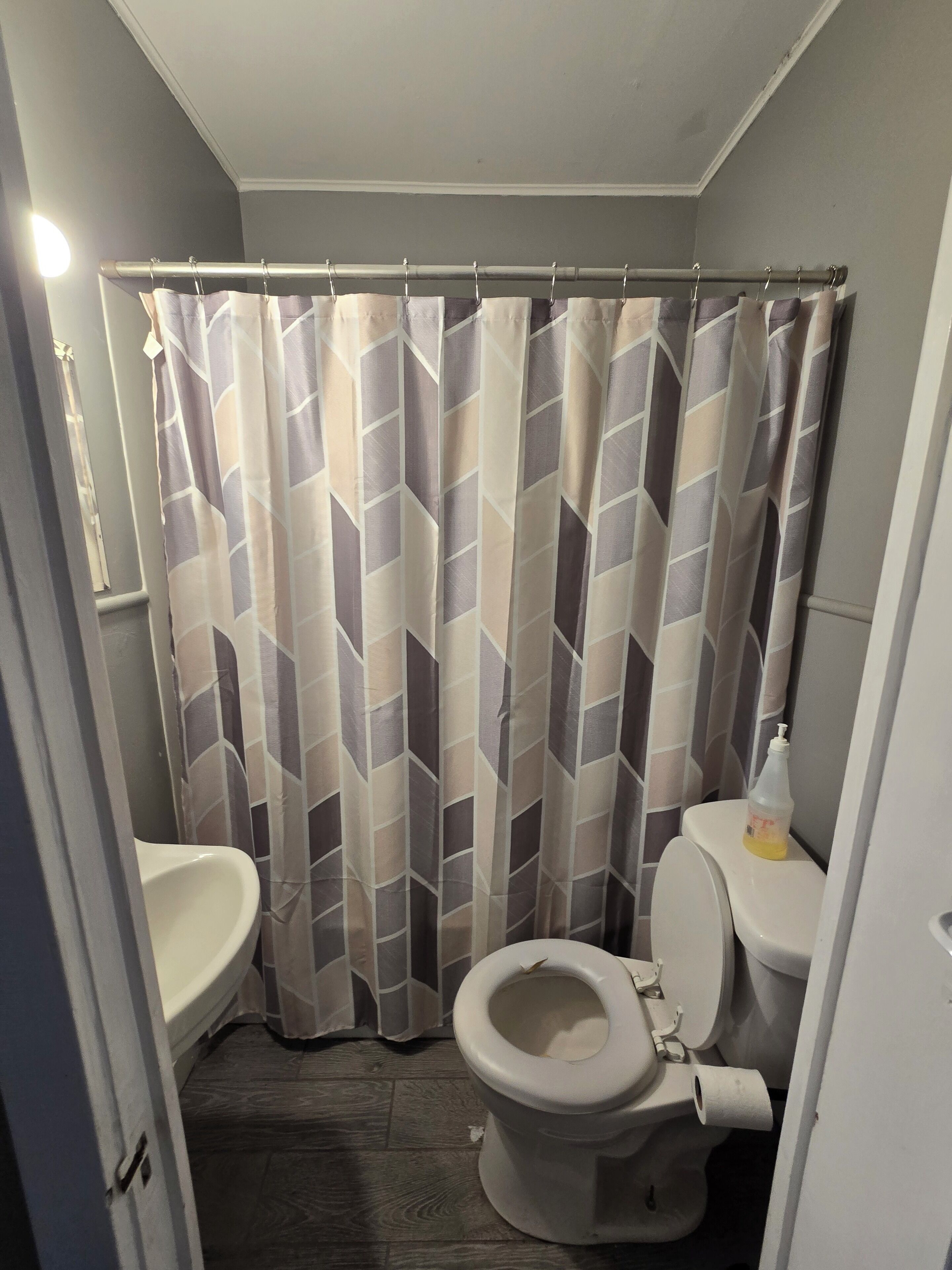 Towels, soap, shampoo, toilet paper