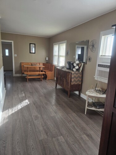 Shady Lane Cottage is a nice 2-bedroom house with AC in charming Redfield.