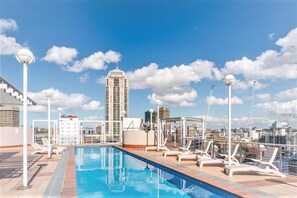 Outdoor pool - Accommodation Sydney Darling Harbour (Sydney)