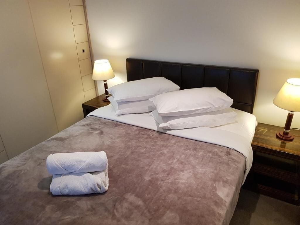 Huoneisto, parveke | Tallelokero huoneessa, työpöytä