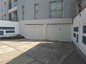 المنطقة المحيطة بالمنشأة