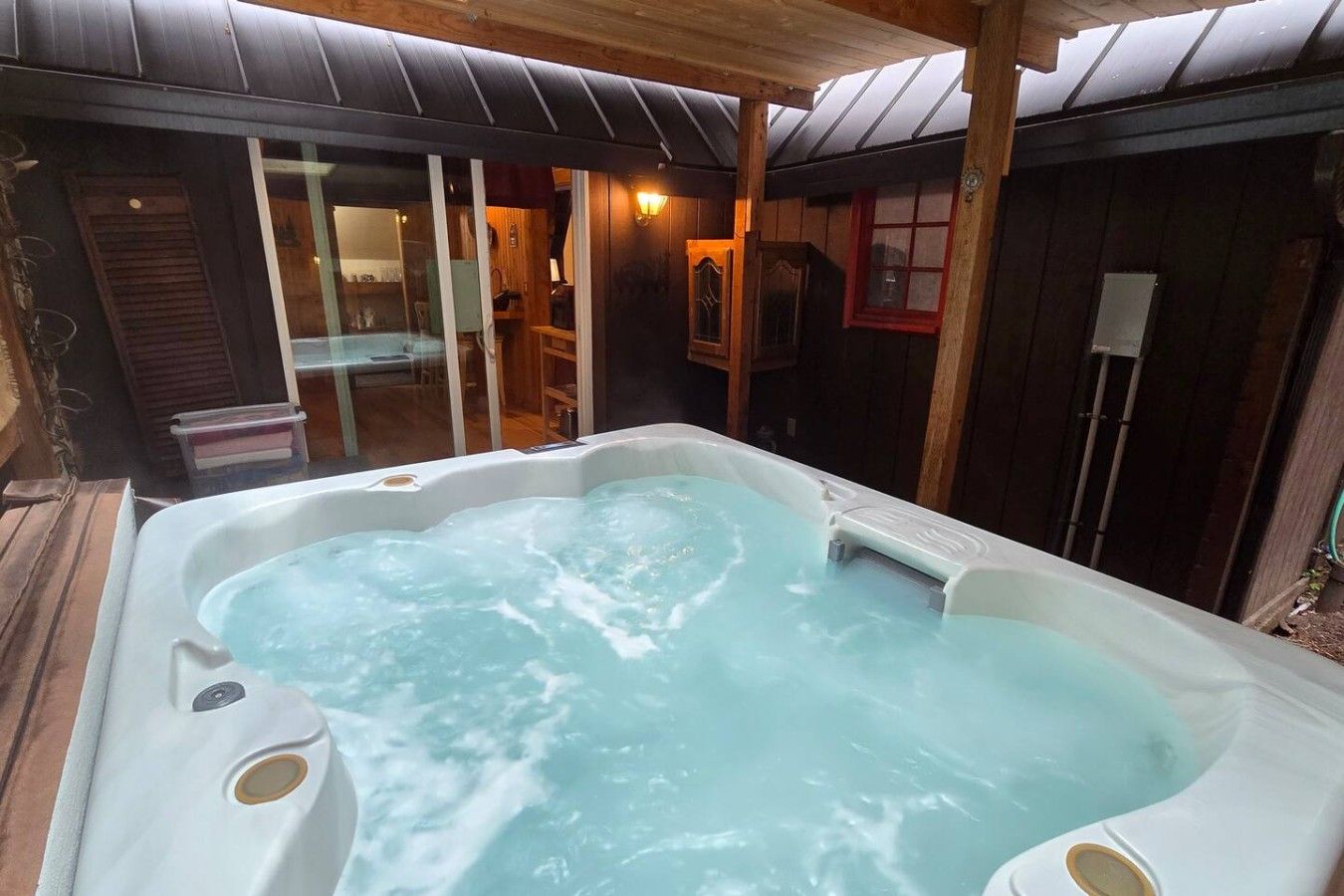 Indoor spa tub