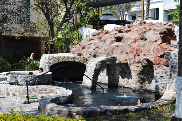 Indoor pool, 4 outdoor pools