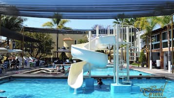 Indoor pool, 4 outdoor pools