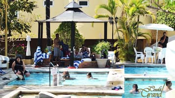 Indoor pool, 4 outdoor pools