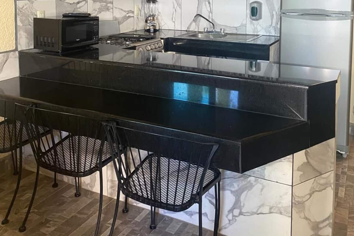 Basic Double Room | Private kitchen | Cookware/dishes/utensils