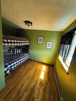 5 bedrooms, Internet, bed sheets