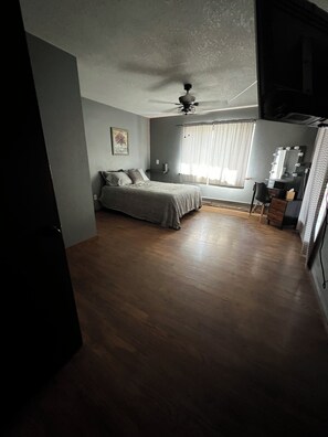 5 bedrooms, internet, bed sheets