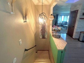 Interior - Charming 3-bedroom house with fitness equipment in lovely Oak Forest (Oak Forest)