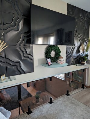 Interior - Charming 3-bedroom house with fitness equipment in lovely Oak Forest (Oak Forest)