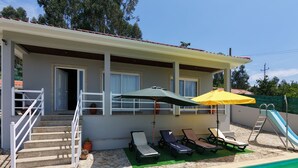 A poolside area with a pool, lounge chairs, and a slide. - Casal do Porto - A vacation retreat (Lourido)