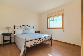 3 bedrooms, iron/ironing board, travel cot, free WiFi - Casal do Porto - A vacation retreat (Lourido)