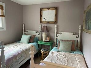 3 habitaciones, tabla de planchar con plancha, wifi y ropa de cama 