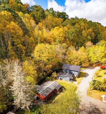 Brand New! Creekside Cottage• in Boone • Fire Pit