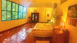 3 chambres, bureau, accès au Wi-Fi (inclus), literie fournie