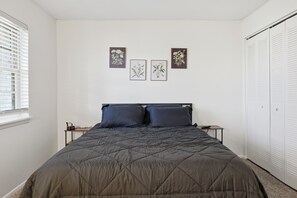 2 habitaciones, escritorio, wifi gratis y ropa de cama