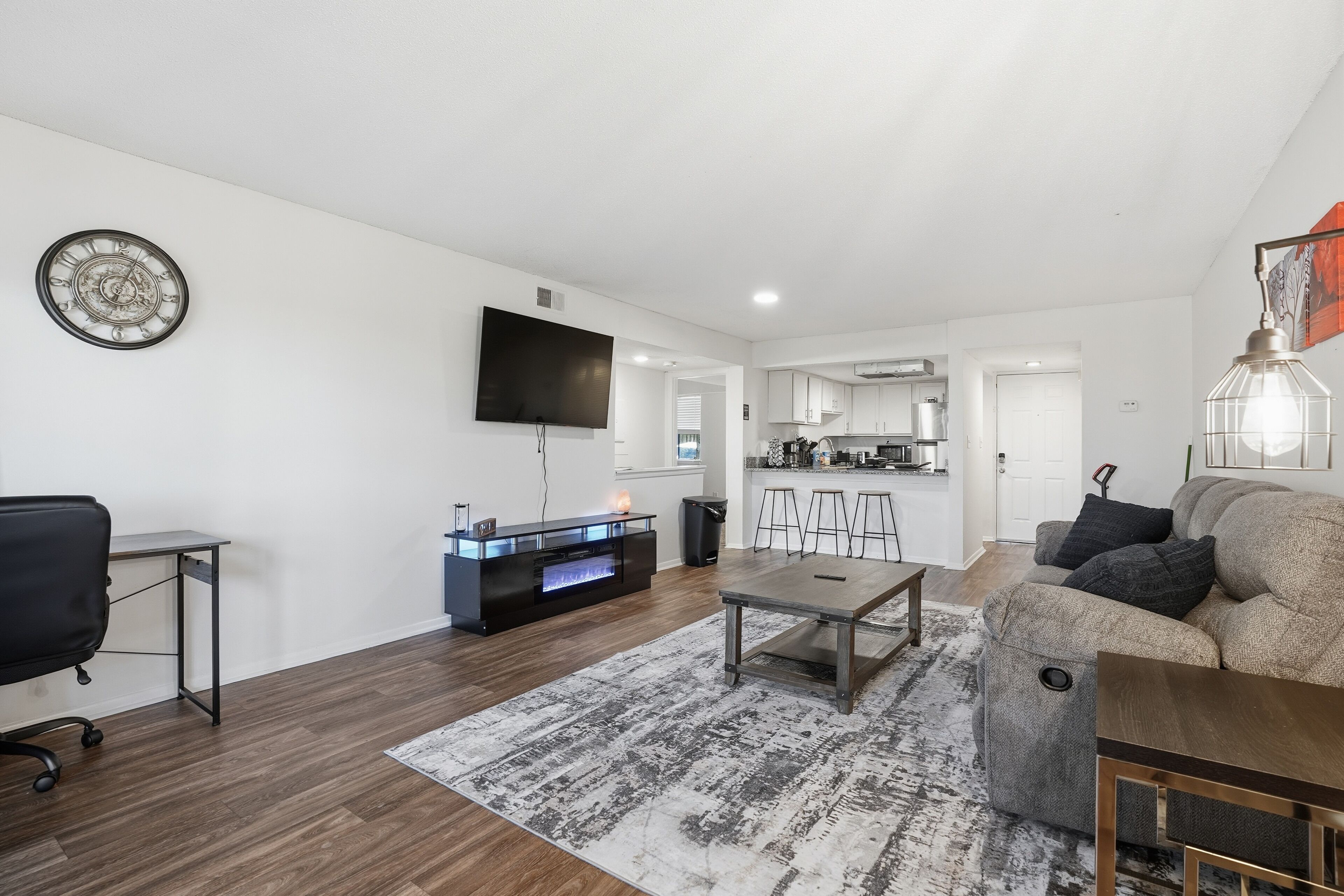 Smart TV, fireplace, computer monitors, printers