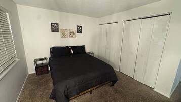 2 bedrooms, desk, free WiFi, bed sheets