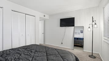 2 bedrooms, desk, free WiFi, bed sheets