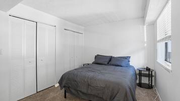 2 soveværelser, skrivebord, gratis Wi-Fi, sengetøj