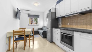 Fridge, oven, stovetop