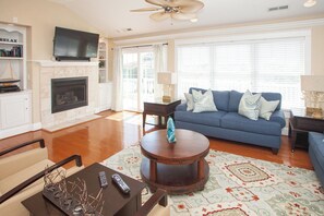 Una Smart TV, una chimenea