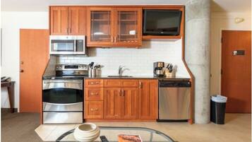 Micro-ondes, four, plaque de cuisson, lave-vaisselle