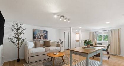 Mediterranean-inspired 1BR Guesthouse - Full Kitchen, Workspace & Garden