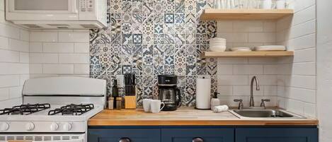 Micro-ondes, four, plaque de cuisson