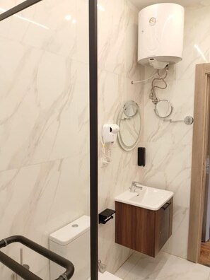 Shower, free toiletries, hair dryer, towels