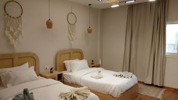 Kahden hengen superior-huone (kaksi sänkyä), kaupunkinäköala | Ilmainen Wi-Fi