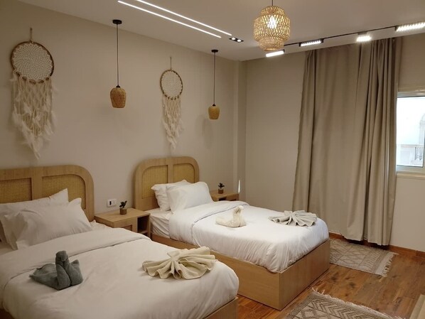 Kahden hengen superior-huone (kaksi sänkyä), kaupunkinäköala | Ilmainen Wi-Fi