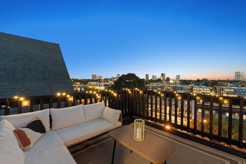 Skyline House on the Hill - Downtown Milwaukee