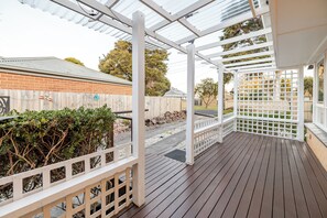 Terrace/patio - Geelong 3 Bedroom House, 4 Beds, Near City Centre (Belmont)