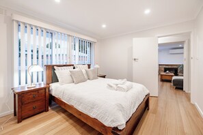 3 bedrooms, iron/ironing board, free WiFi, bed sheets - Geelong 3 Bedroom House, 4 Beds, Near City Centre (Belmont)