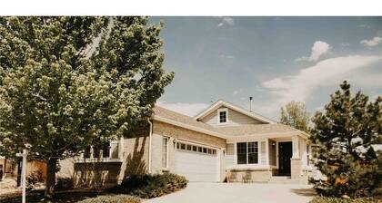 Comfortable 1,000 Monthly Furnished bedroom in Newer East Aurora area with AC