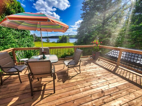 Private Beach Lake Cottage!