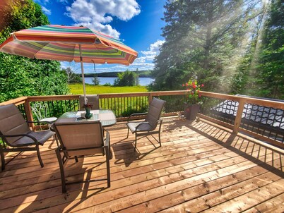Private Beach Lake Cottage!