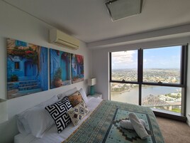 Apartamento de diseño, vistas al río | Cortinas opacas, tabla de planchar con plancha, wifi gratis