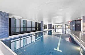 Innendørsbasseng