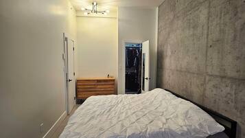 1 bedroom, internet, bed sheets