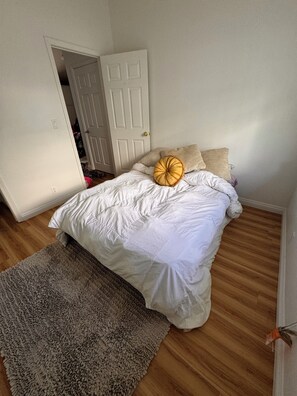 1 soverom, strykejern/-brett, wi-fi og sengetøy