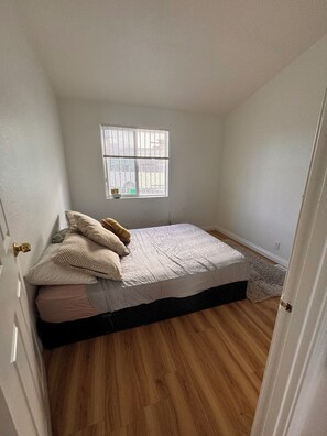 1 chambre, fer et planche à repasser, Wi-Fi, literie fournie
