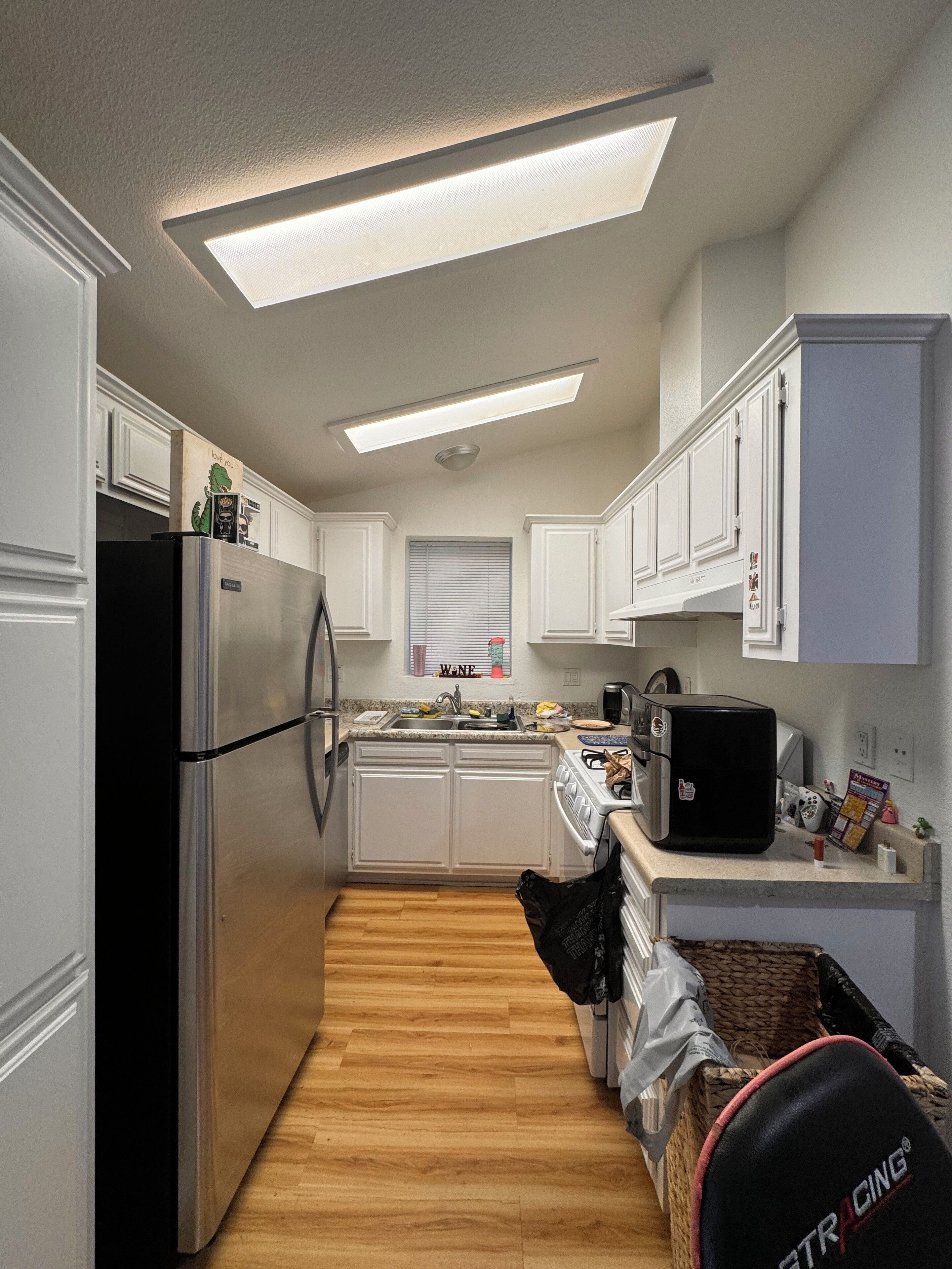 Mikrobølgeovn, ovn, kokeplater og oppvaskmaskin