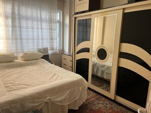 5 عدّة غرف نوم وواي فاي وملاءات أسرّة