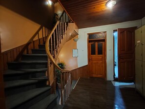 المنشأة من الداخل