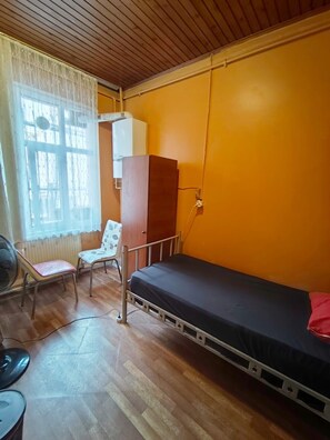 5 عدّة غرف نوم وواي فاي وملاءات أسرّة