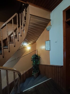 المنشأة من الداخل